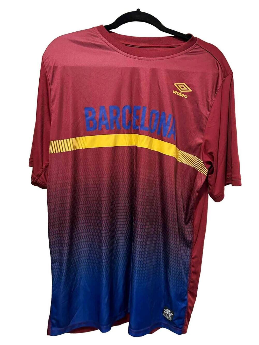 UMBRO Men's Performance Soccer Shirt Top Barcelona Size XL Red Long Sleeve